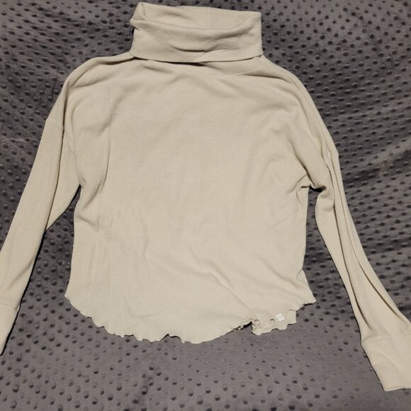 Ivory Top - Picture 2 of 4